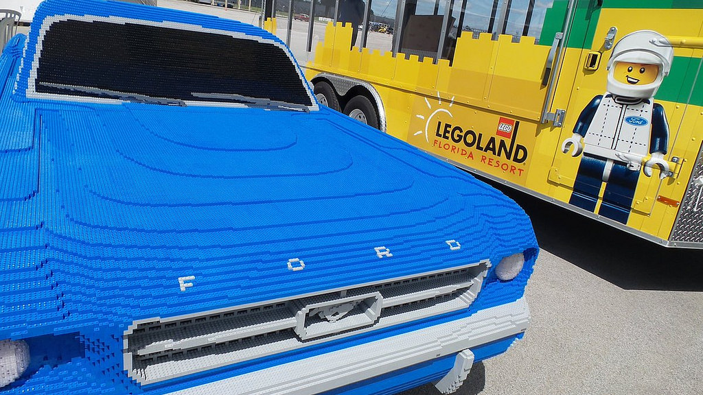 1964-1-2-v8-coupe-ford-mustang-voi-lego-3
