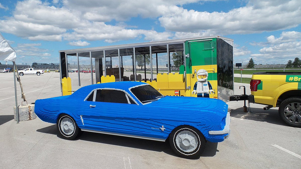 1964-1-2-v8-coupe-ford-mustang-voi-lego