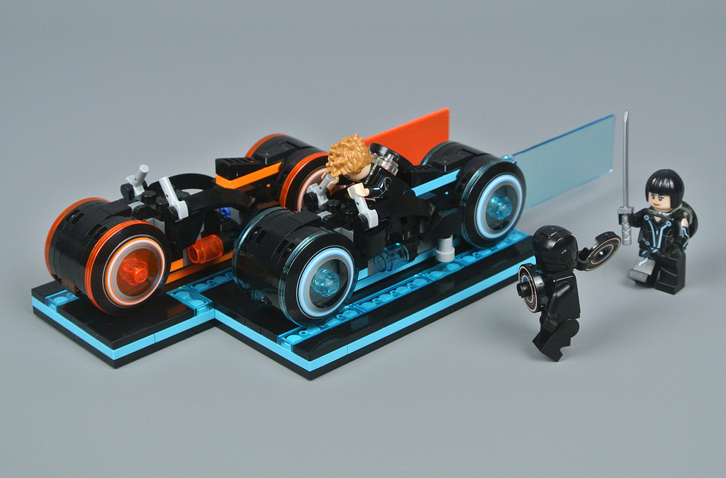 Có gì bên trong bộ LEGO 21314 TRON: Legacy