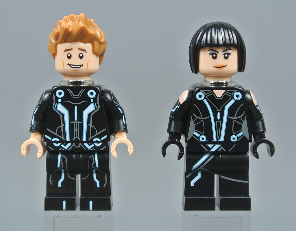 Có gì bên trong bộ LEGO 21314 TRON: Legacy