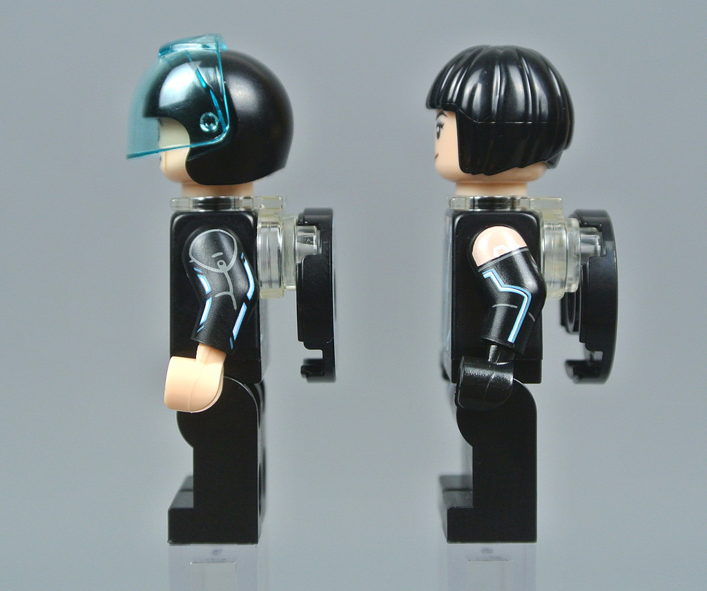 Có gì bên trong bộ LEGO 21314 TRON: Legacy