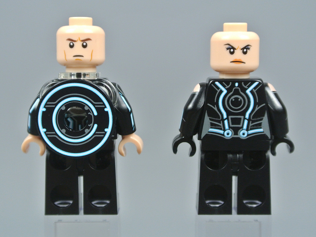 Có gì bên trong bộ LEGO 21314 TRON: Legacy