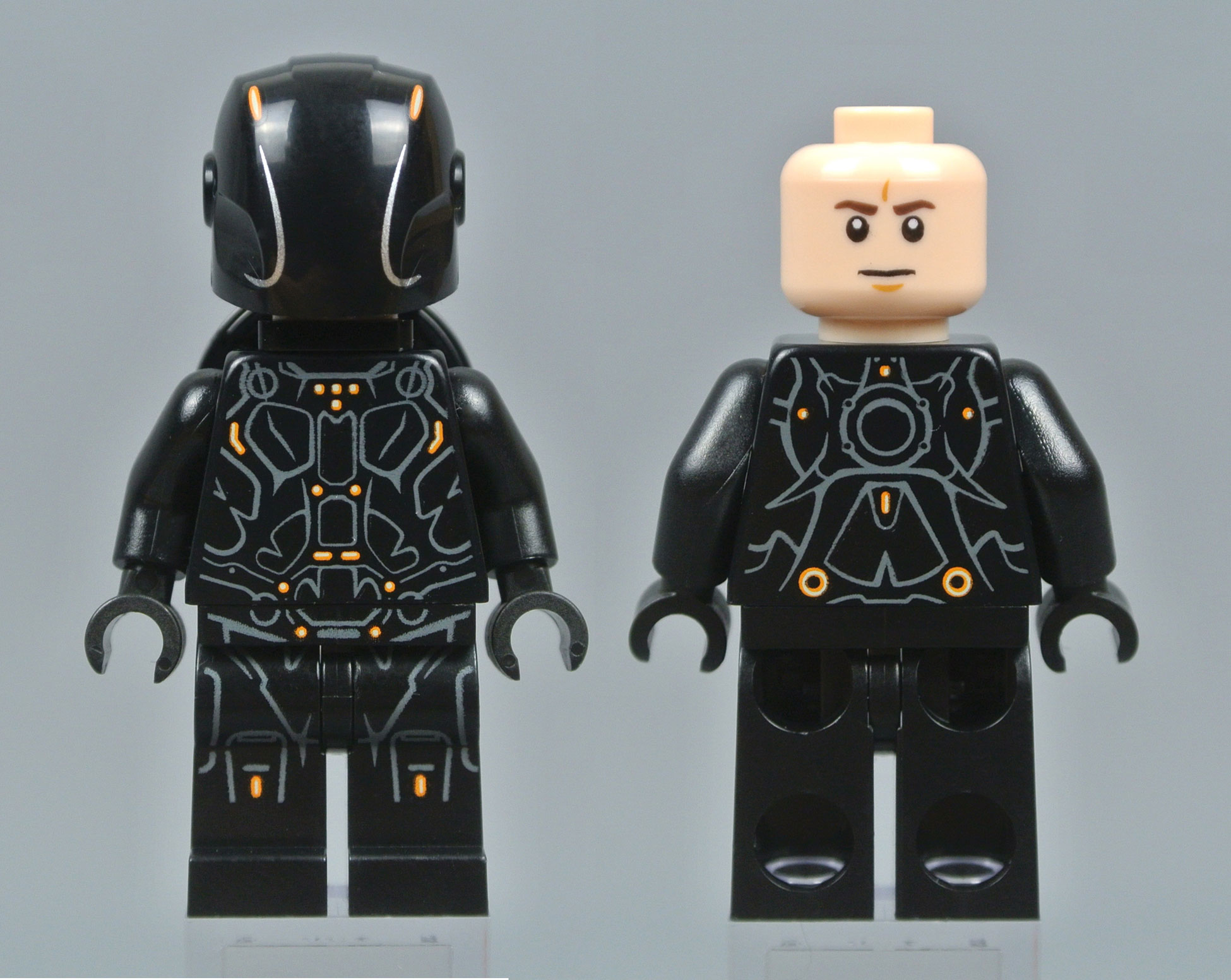 Có gì bên trong bộ LEGO 21314 TRON: Legacy