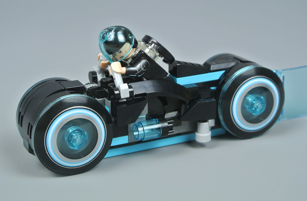 Có gì bên trong bộ LEGO 21314 TRON: Legacy