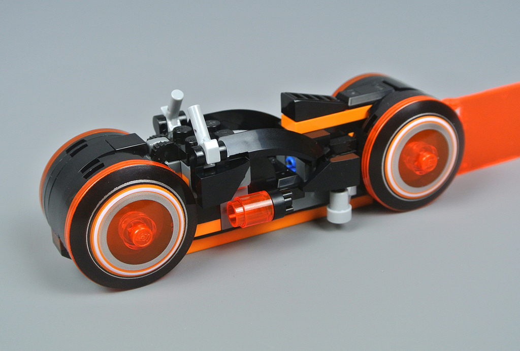 Có gì bên trong bộ LEGO 21314 TRON: Legacy