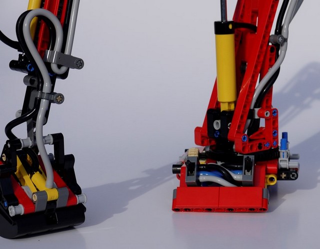 lego-technic-42043-mercedes-benz-arocs-3245-13