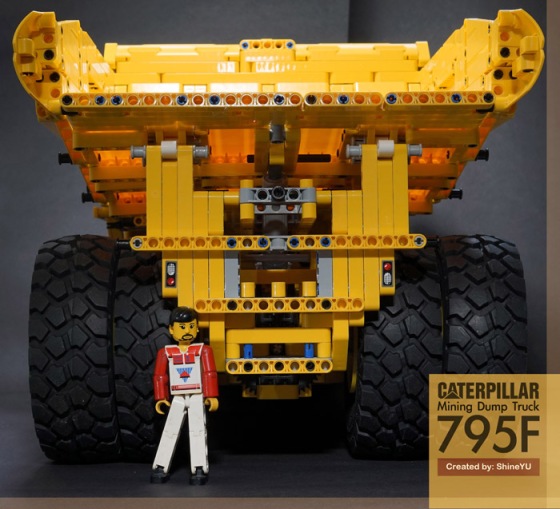 mo-hinh-lego-technic-xe-tai-cho-quang-khong-lo-caterpillar-795f-03