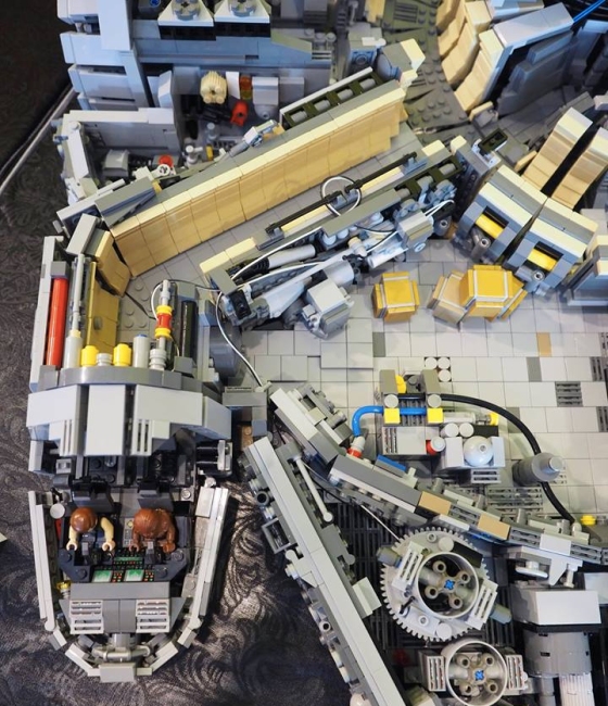 tau-khong-gian-millennium-falcon-voi-10-000-chi-tiet-lego-05