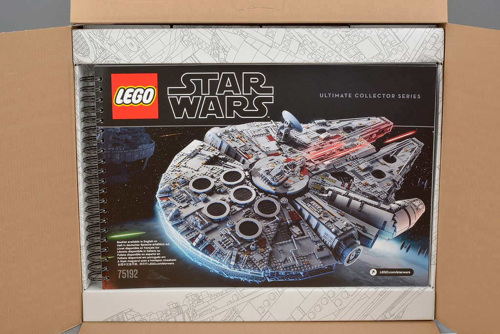 Unboxing Millennium Falcon 3