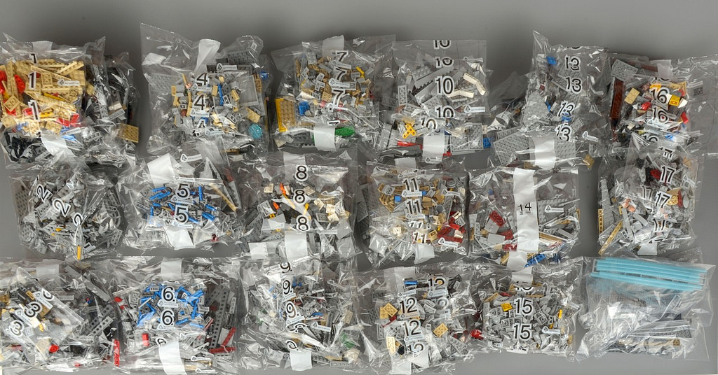 Unboxing Millennium Falcon 6