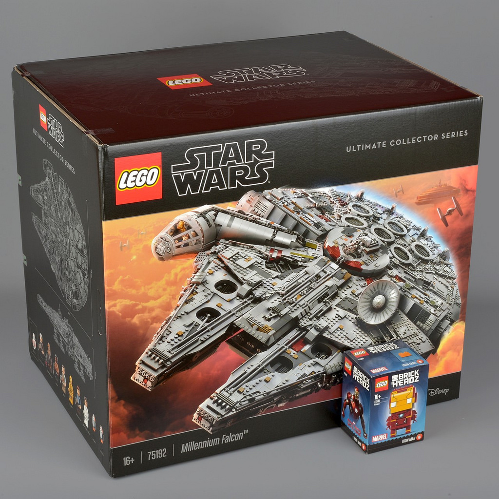 Unboxing Millennium Falcon