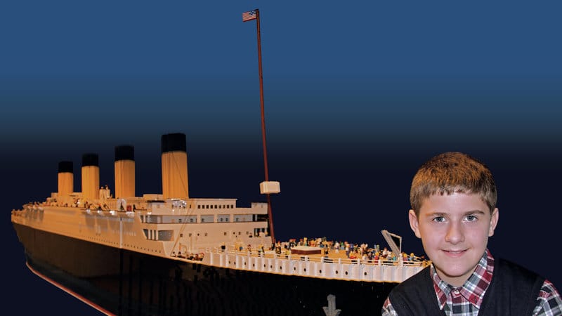 Cậu bé lắp Mô hình LEGO Titanic lớn nhất thế giới: Tự kỷ là một quà tặng