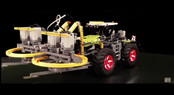 Cắt cỏ, đào đất, thu rơm với LEGO Technic 42054 CLAAS XERION 5000 TRAC VC