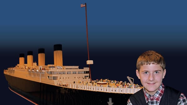 Cậu bé lắp Mô hình LEGO Titanic lớn nhất thế giới: Tự kỷ là một quà tặng
