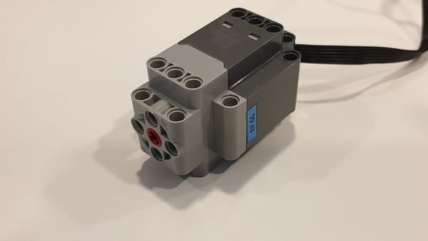 LEGO Technic Control+ Motor và Hub mới